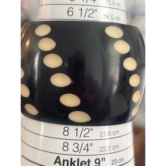 Vintage Black Resin Thick Bangle Bracelet Cream Oval Cutouts Tribal Vacation 7" - Picture 4 of 5